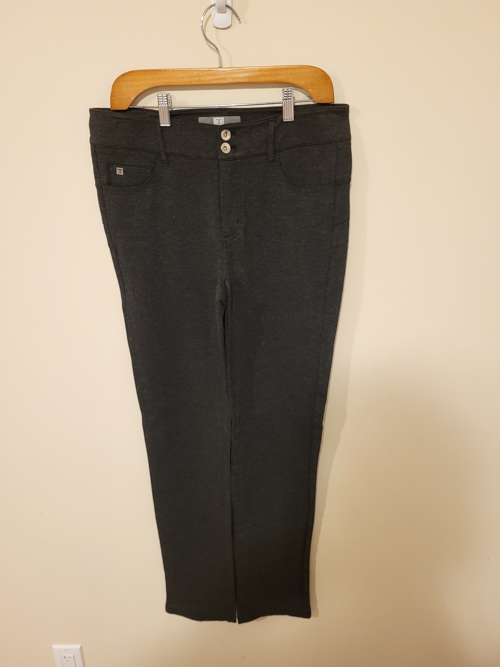 New Women's Tristan Black Slim Straight Jeans Size Large